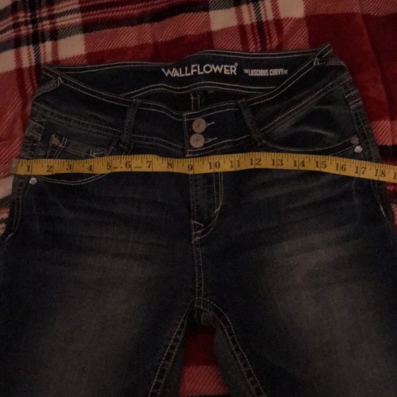 Wallflower Size 11 Curvy Bootcut Jeans - Picture 4 of 6